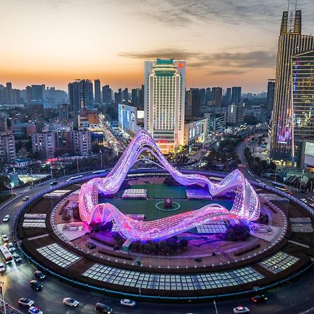 โรงแรมหวู่ฮั่นรามาดาพลาซ่าออปติคส์วัลเล่ย์ อู่ฮั่น ภายนอก รูปภาพ