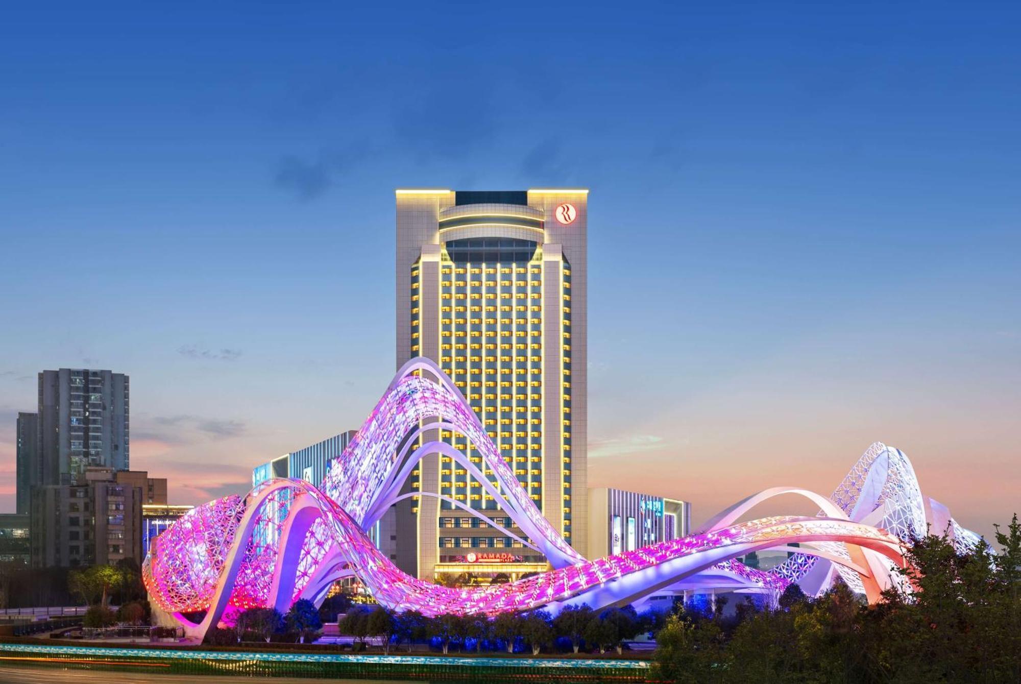 โรงแรมหวู่ฮั่นรามาดาพลาซ่าออปติคส์วัลเล่ย์ อู่ฮั่น ภายนอก รูปภาพ