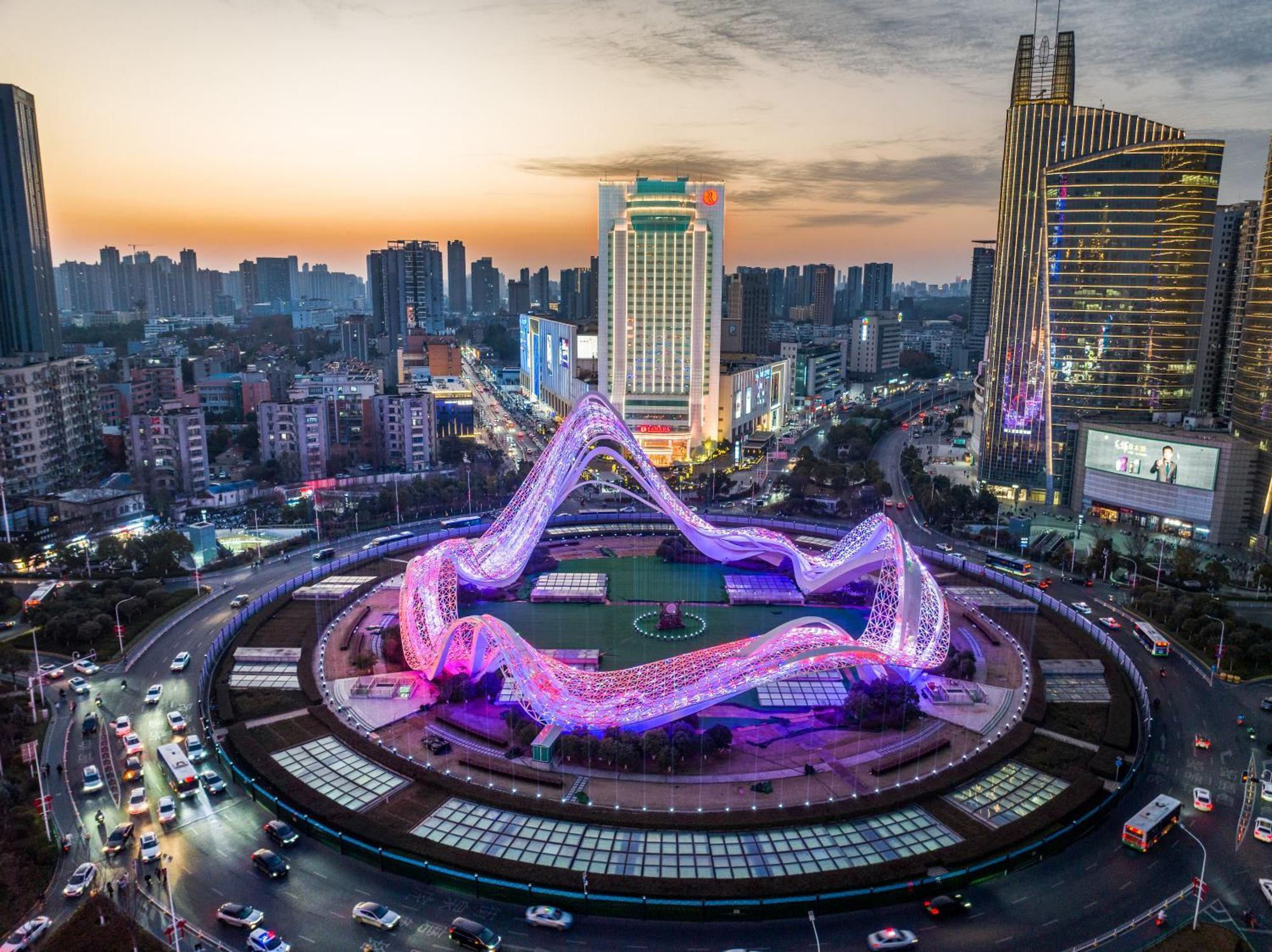 โรงแรมหวู่ฮั่นรามาดาพลาซ่าออปติคส์วัลเล่ย์ อู่ฮั่น ภายนอก รูปภาพ