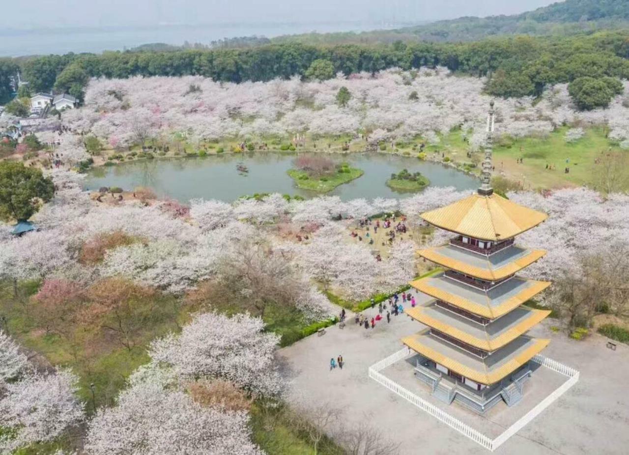 โรงแรมหวู่ฮั่นรามาดาพลาซ่าออปติคส์วัลเล่ย์ อู่ฮั่น ภายนอก รูปภาพ